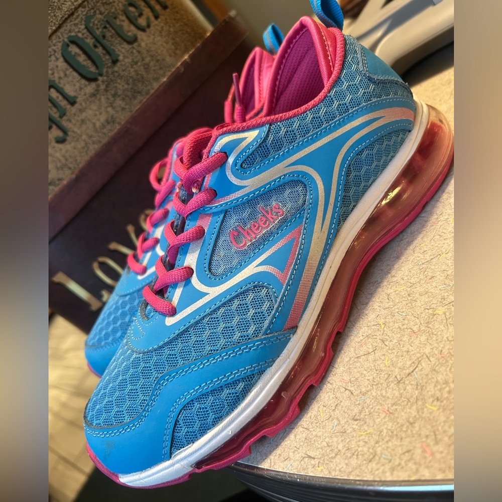 Tony little cheeks air trac sneakers size 8